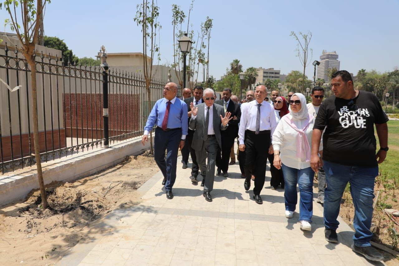 محافظ القاهرة ومستشار رئيس الجمهورية يتفقدان أعمال تطوير وسط البلد