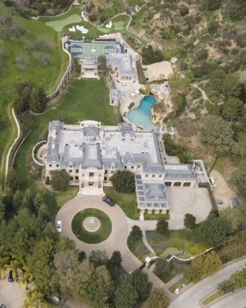 باريس هيلتون تستحوذ على هذا القصر الخيالي في بيفرلي هيلز..سعره مرتفع جداً