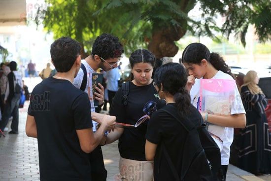 813 ألف طالب بالثانوية العامة يبدأون امتحان اللغة العربية للعام 2025.. صور