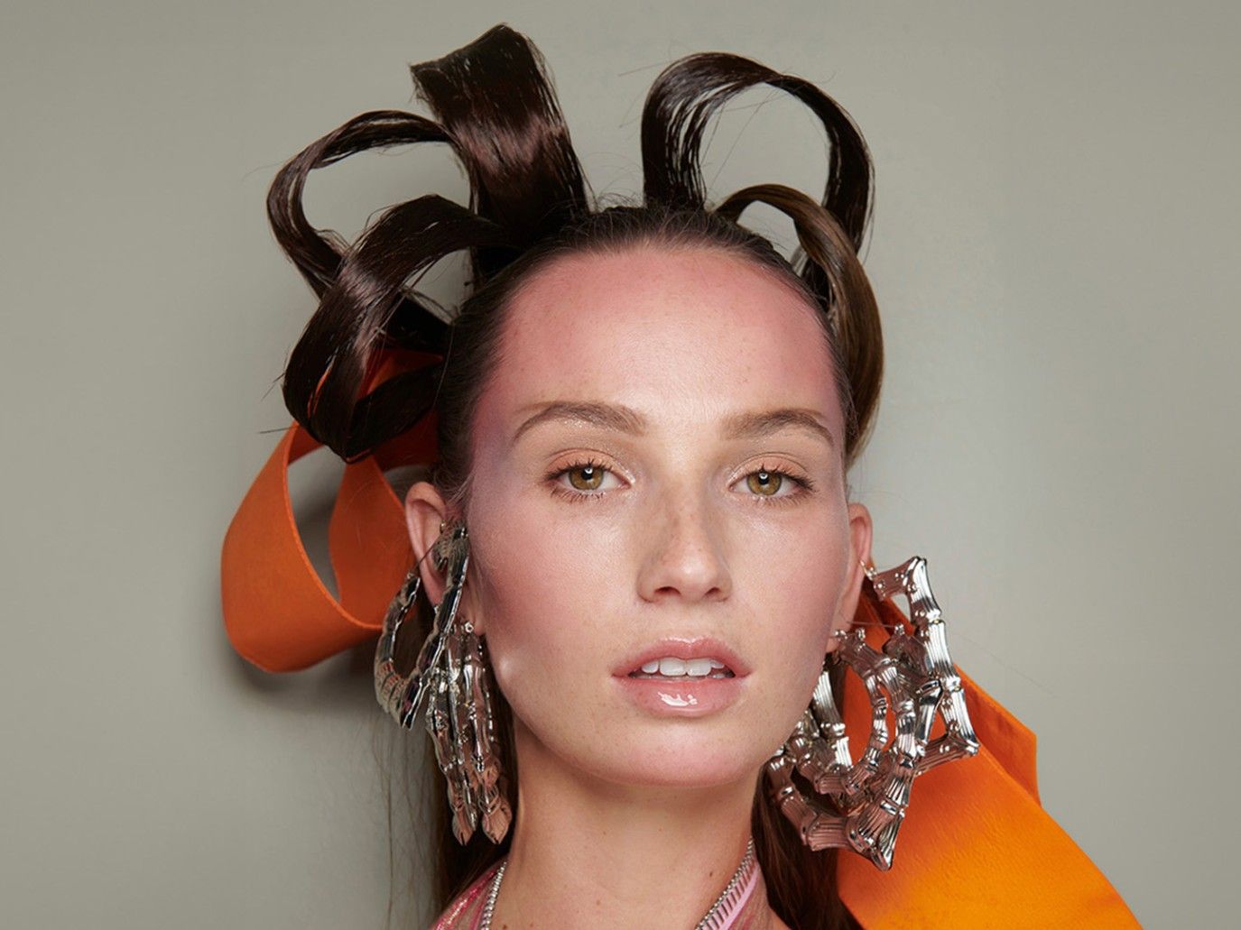 أفضل أنواع البودرة المضغوطة لصيف 2025.. تغطية خفيفة ومكياج ثابت