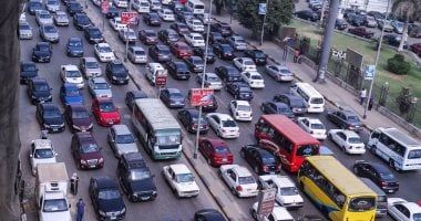 النشرة المرورية.. كثافات متحركة للسيارات بمحاور القاهرة والجيزة