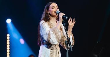 ارتدت القفطان المغربى واحتفلت بعيد ميلاد زوجها.. لقطات كارمن سليمان فى موازين