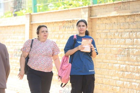 813 ألف طالب بالثانوية العامة يبدأون امتحان اللغة العربية للعام 2025.. صور