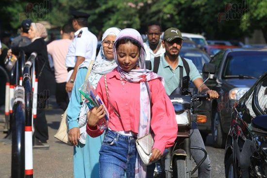 813 ألف طالب بالثانوية العامة يبدأون امتحان اللغة العربية للعام 2025.. صور