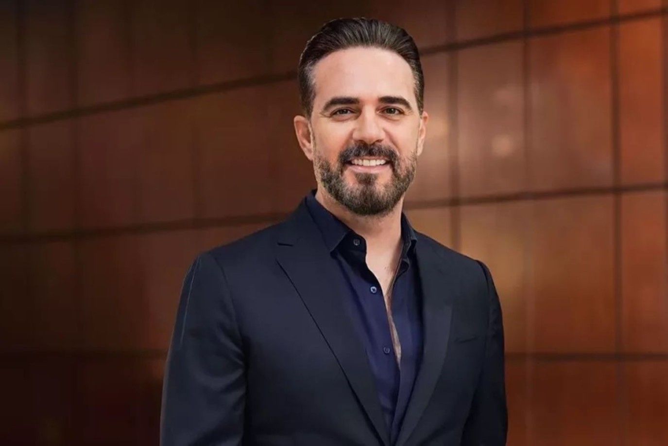 بعد تألقه بمهرجان موازين وائل جسار يظهر مع ابنته الشابة في فيديو عفوي.. فهل تشبه والدها؟!