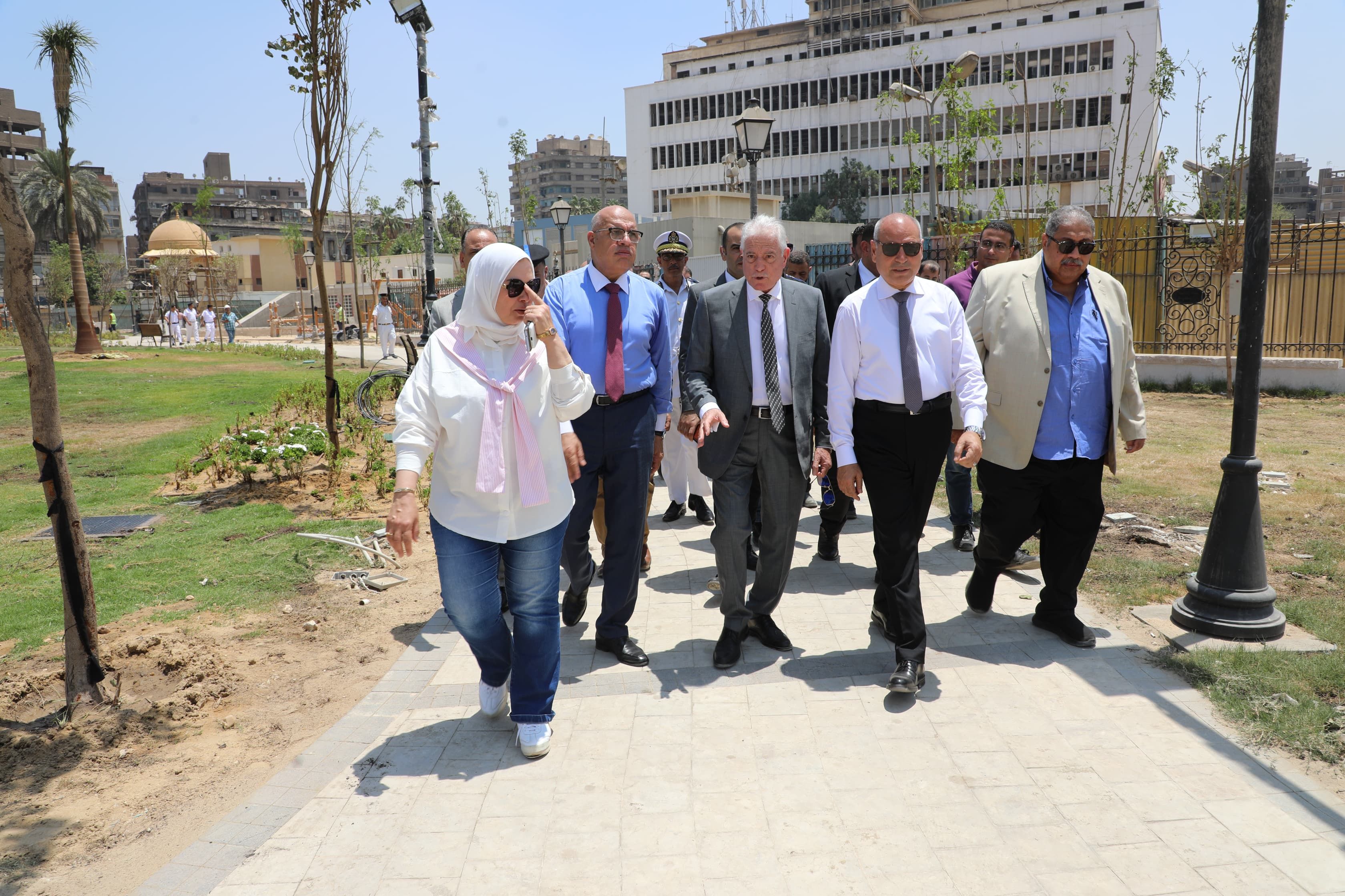 محافظ القاهرة ومستشار رئيس الجمهورية يتفقدان أعمال تطوير وسط البلد