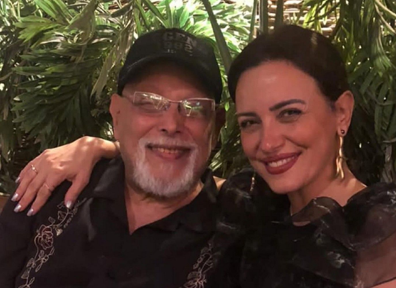 في ذكرى ميلاده... لقطات جمعت أشرف عبد الغفور بابنته ريهام