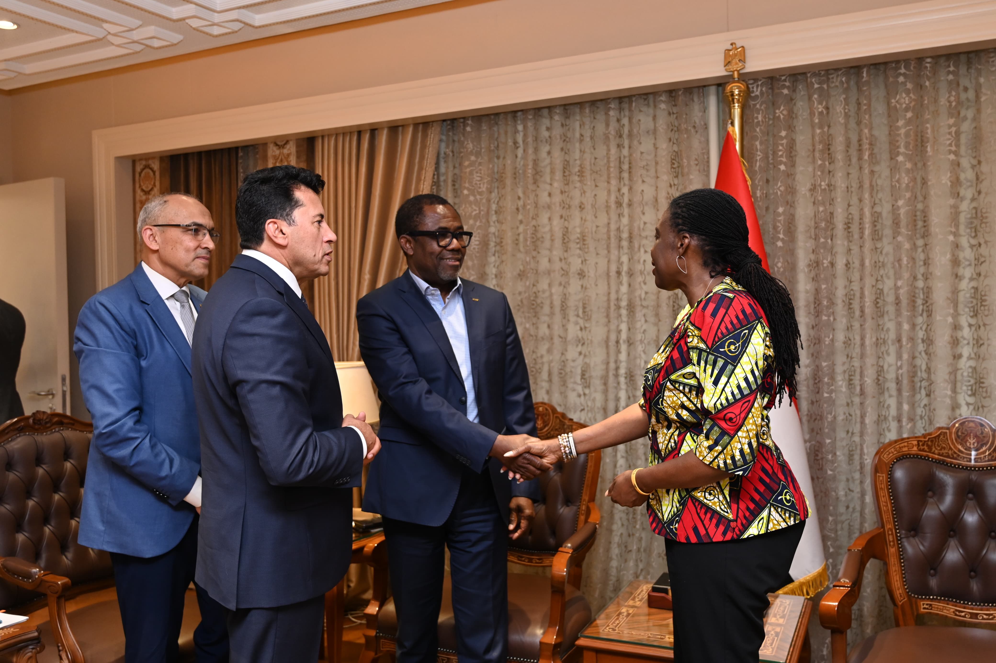 وزير الرياضة يلتقي أمين عام الكاف لمتابعة مستجدات نقل المقر للعاصمة الإدارية