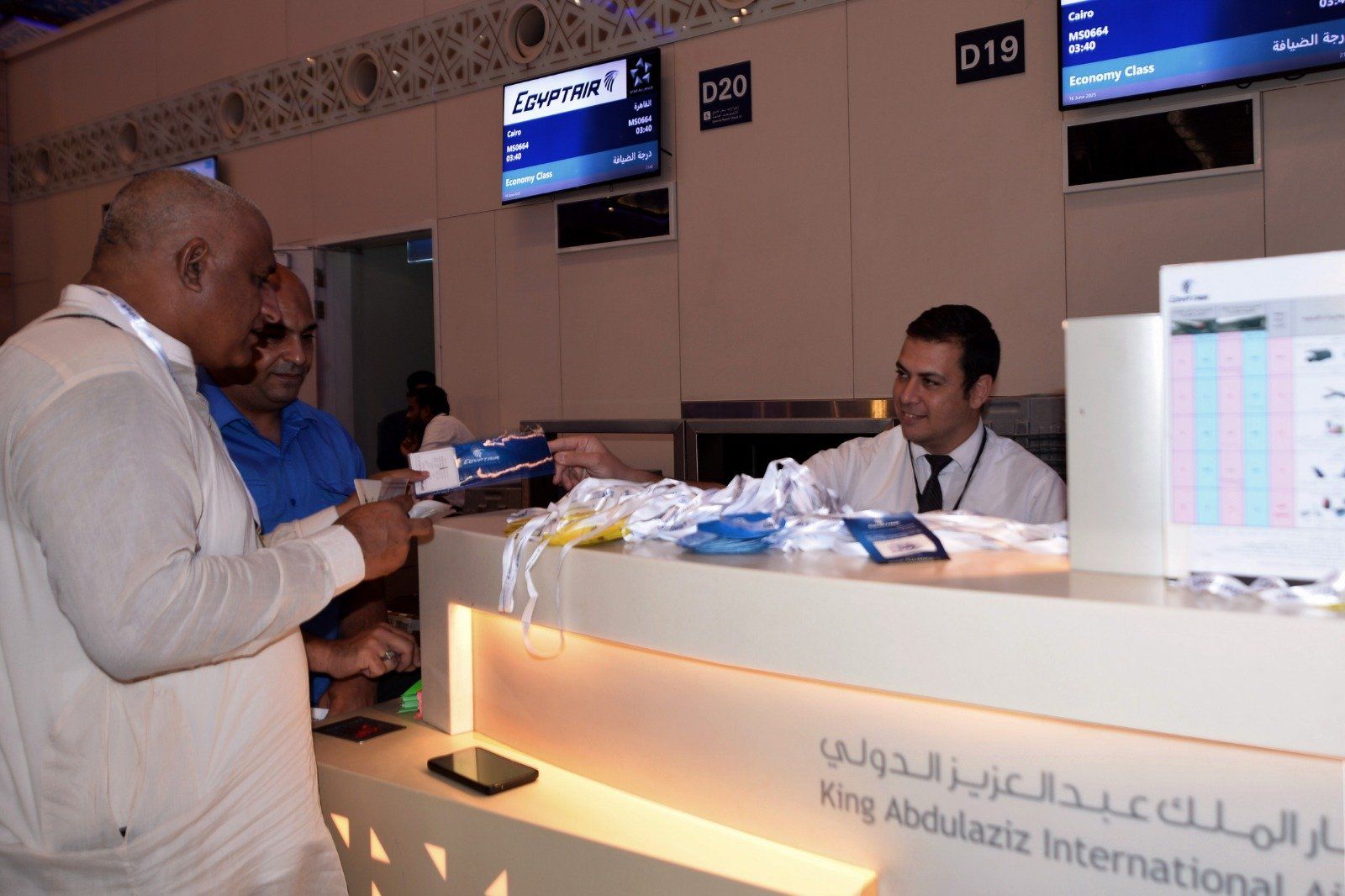 مصر للطيران تواصل جسرها الجوى لعودة الحجاج وتسير 14 رحلة جوية غدًا