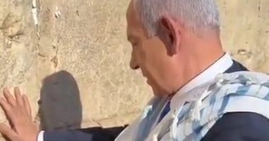 نتنياهو يقتحم الحرم القدسي ويصلى شكرا على حائط البراق بعد قصف إيران.. صور