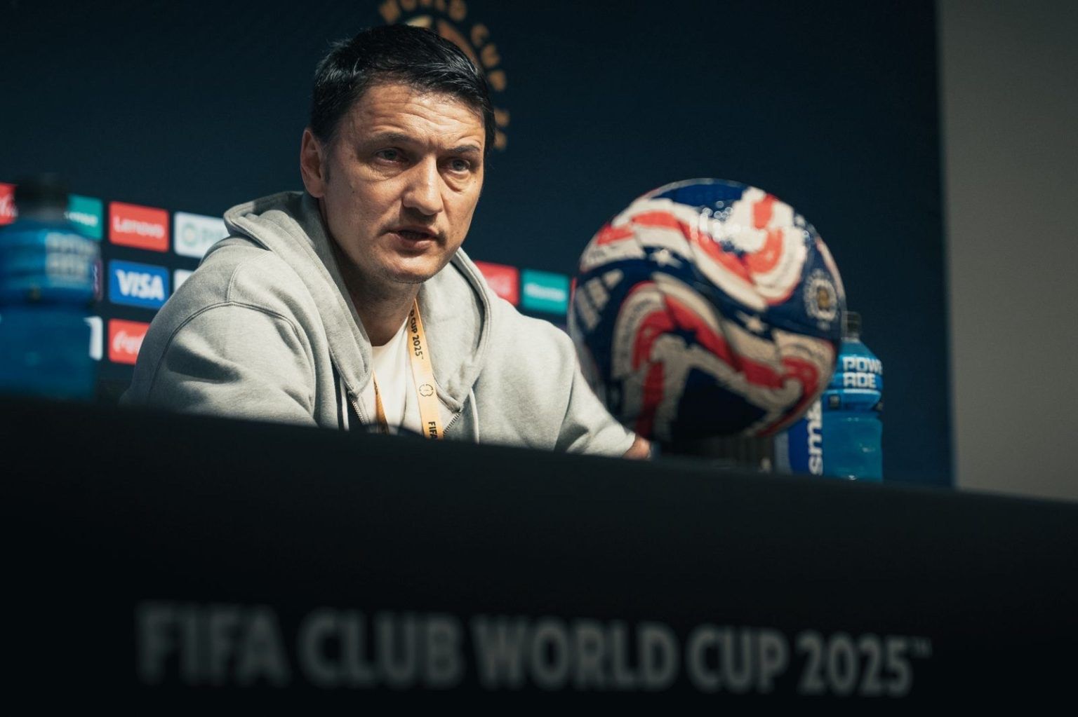 الامارات | ماذا قال مدرب العين للاعبين قبل مواجهة السيتي.. «لا يهمنا المنافس»