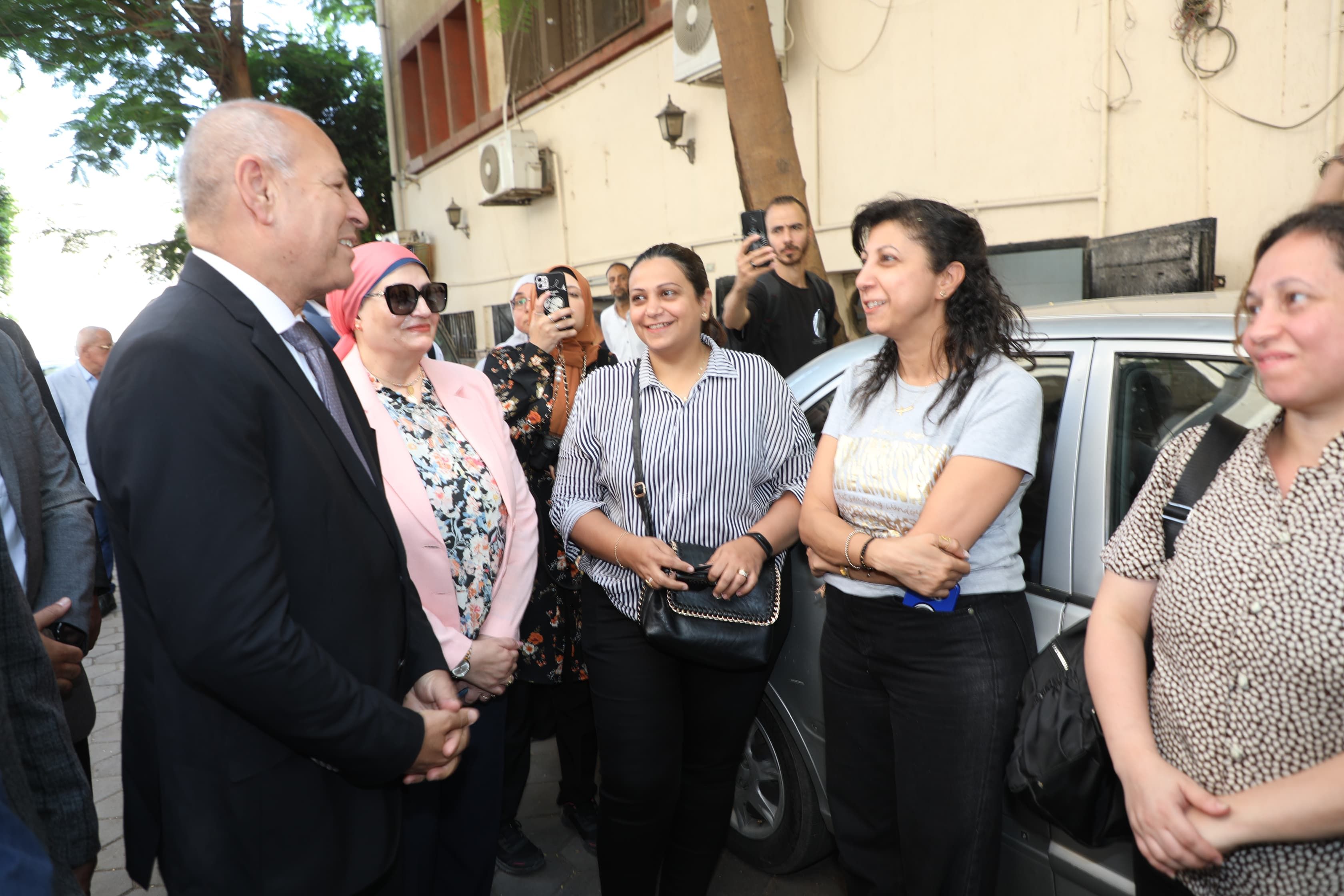 محافظ القاهرة يتفقد امتحانات الثانوية العامة بمدرسة النصر الثانوية