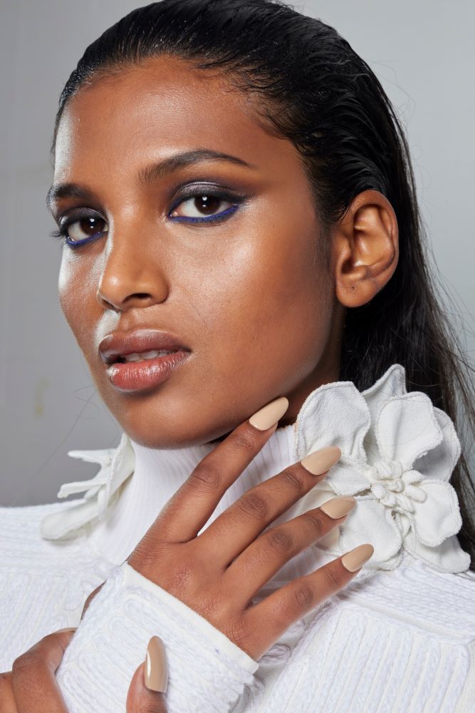 ألوان مناكير صيفية تناسب البشرة السمراء.. وهذه الأخطاء تجنّبيها