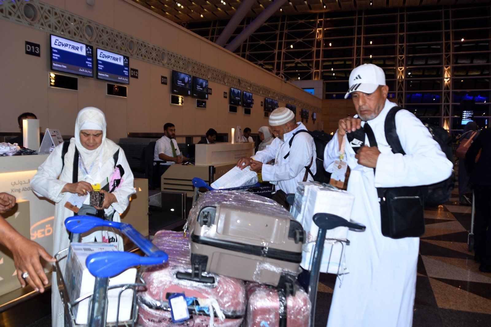 مصر للطيران تواصل جسرها الجوى لعودة الحجاج وتسير 14 رحلة جوية غدًا