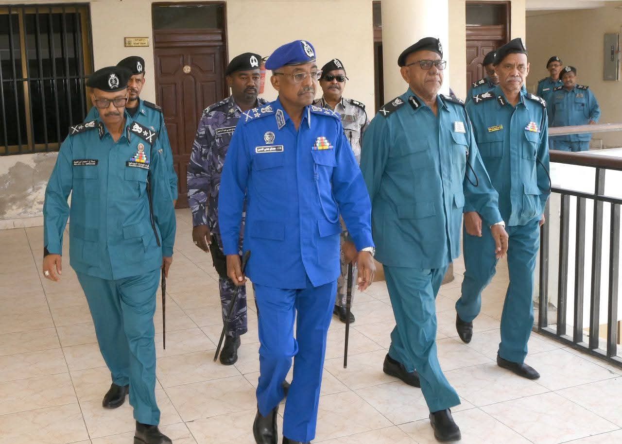 وزير الداخلية المكلف يتفقد قوات الجمارك ويشيد بجهودها في حماية الإقتصاد الوطنى