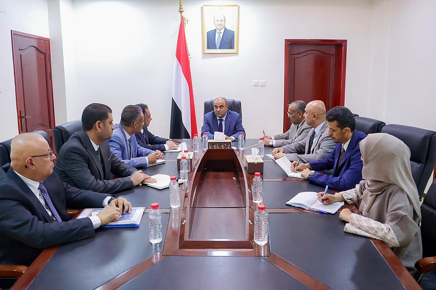 في اجتماعه اليوم بالعاصمة المؤقتة عدن .. رئيس الوزراء سالم صالح بن بريك يصدر توجيهات صارمة وهذا ما جاء فيها