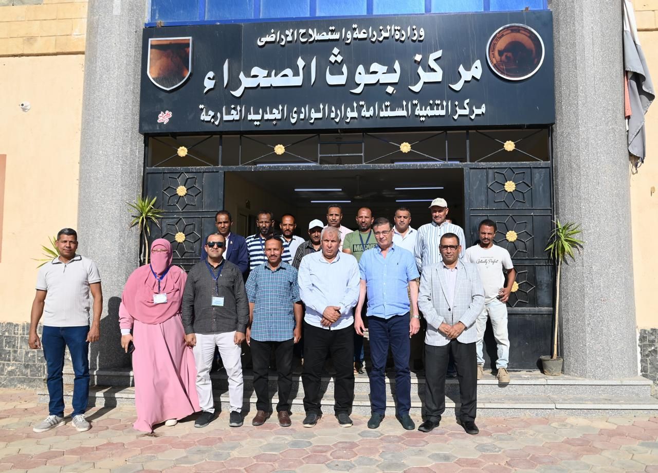 وزيرا الرى والزراعة يتفقدان مشروعات المياه الجوفية وأكبر مزرعة لإنتاج التمور في العالم