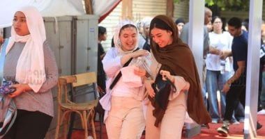 بعد الخروج من امتحان العربي.. الطلاب: القراءة والنصوص سهلين والنحو محتاج تركيز