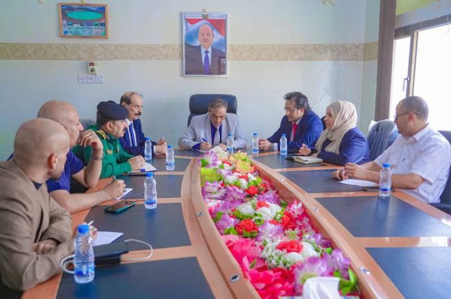 اللجنة الوطنية للتحقيق تبحث مع السلطات المحلية والأمنية في شبوة مستجدات حقوق الإنسان وتعزيز آليات الحماية