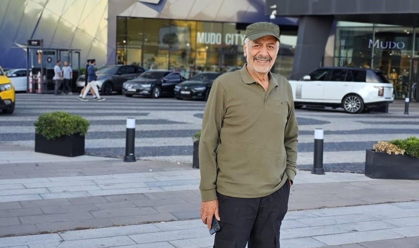 أيمن زيدان في أحدث ظهور له برفقة حفيده في شوارع دمشق.. وهذا تعليقه