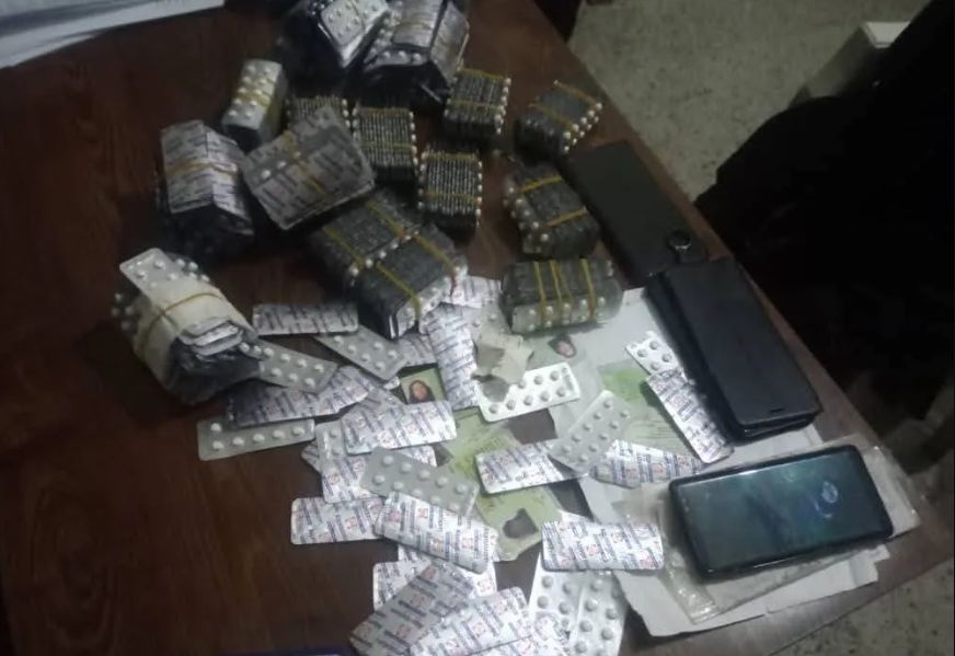 لن تصدق ماذا عثروا بحوزتها...تفتيش امرأة في نقطة أمنية جنوبي اليمن والعثور على مفاجأة صادمة بحوزتها "شاهد"