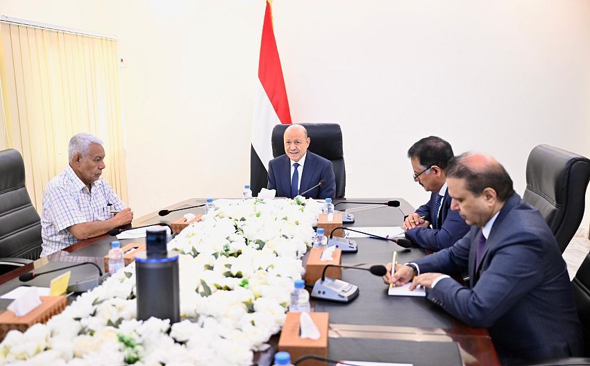 العليمي: الملف الاقتصادي سيبقى التحدي الأهم وفي صدارة الأولويات