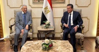 الدكتور خالد عبدالغفار يستقبل وزير الصحة التونسي بمطار القاهرة الدولي