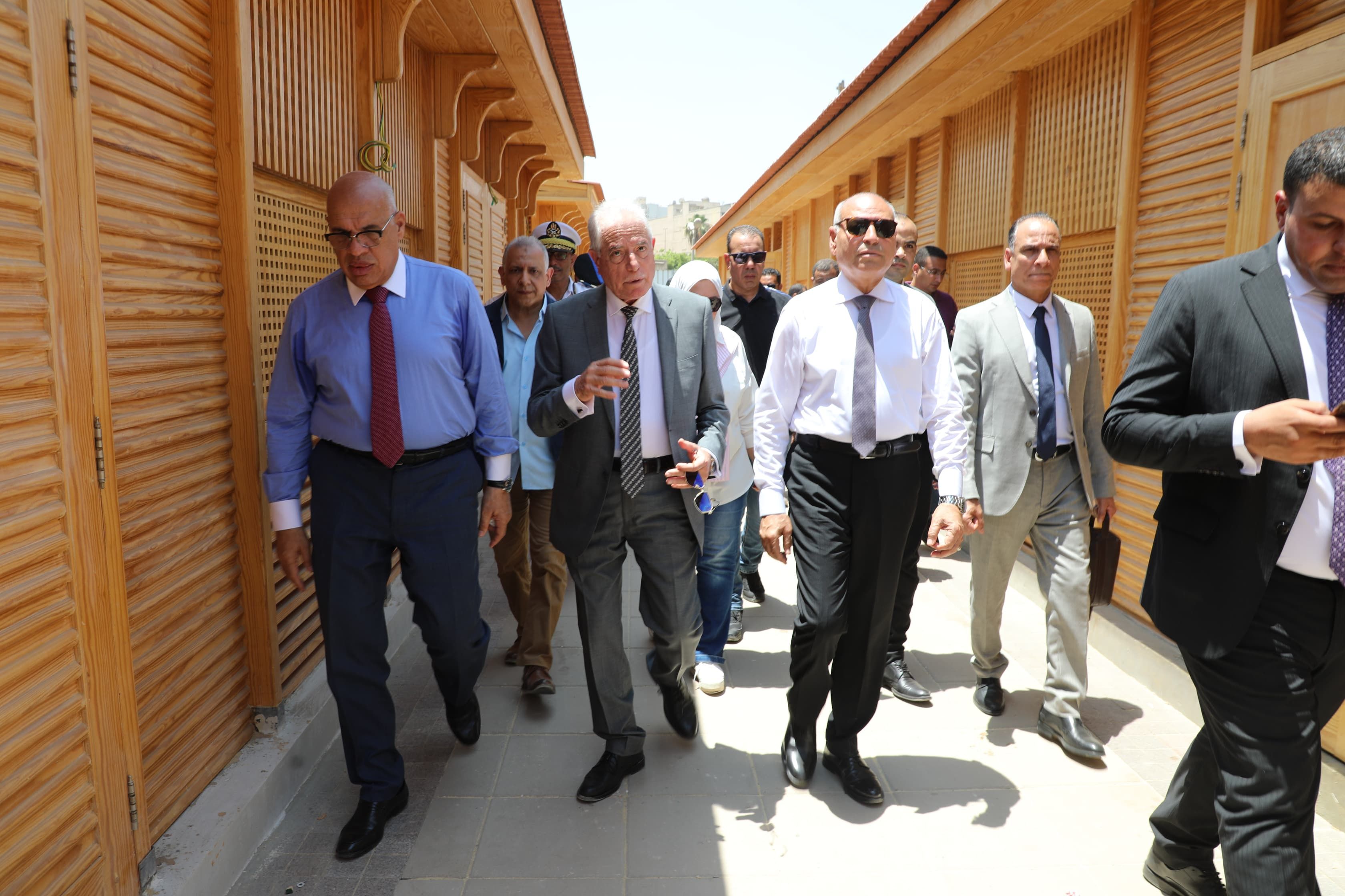 محافظ القاهرة ومستشار رئيس الجمهورية يتفقدان أعمال تطوير وسط البلد