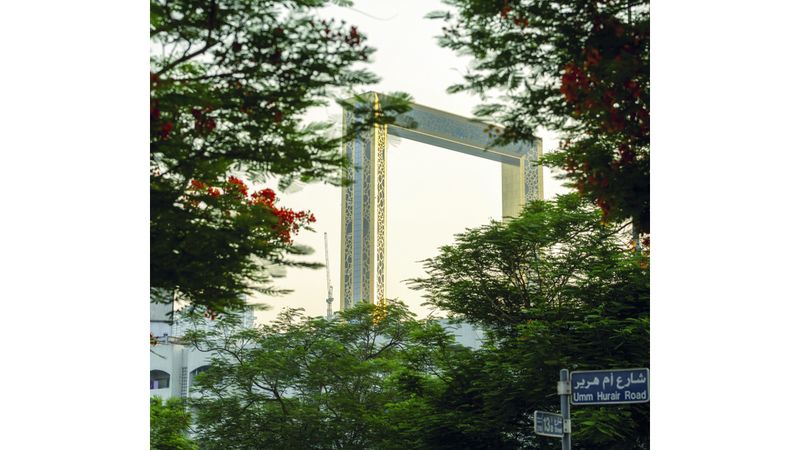 الامارات | «برواز دبي».. المدينة تُطلُّ على نفسها