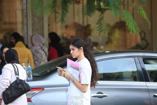 طلاب الثانوية العامة يؤدون امتحان اللغة العربية بإجمالى 55 سؤالاً .. صور