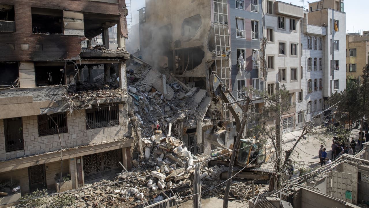 بعد القصف الأمريكي …ترمب على إيران ايقاف الحرب!