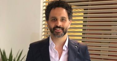 أحمد عزيز مدير شركة الفنان أحمد عيد ضمن أحداث فيلم الشيطان شاطر