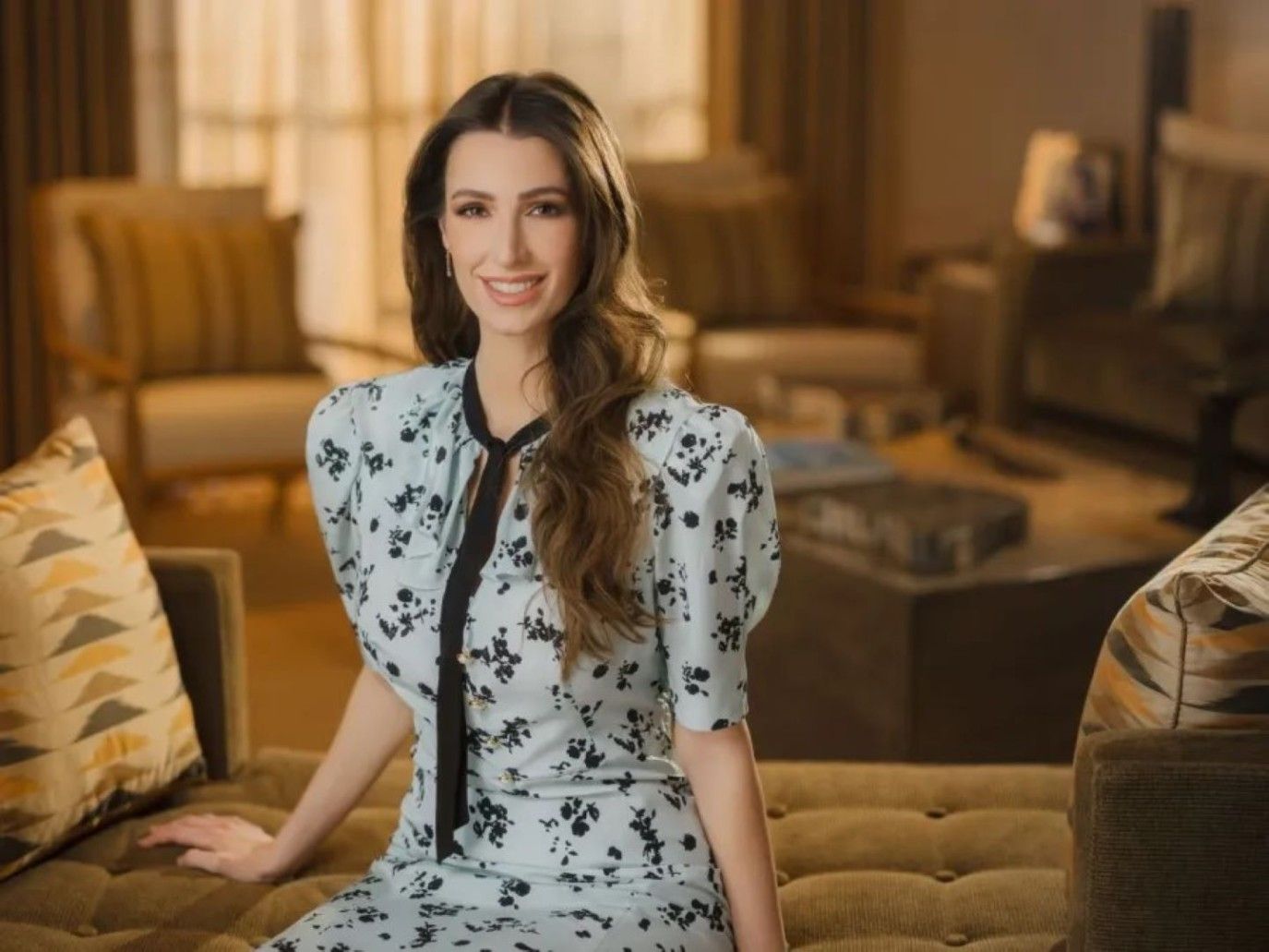 الأميرة رجوة الحسين بصيحات جمالية راقية وعصرية تعكس الفخامة الملكية