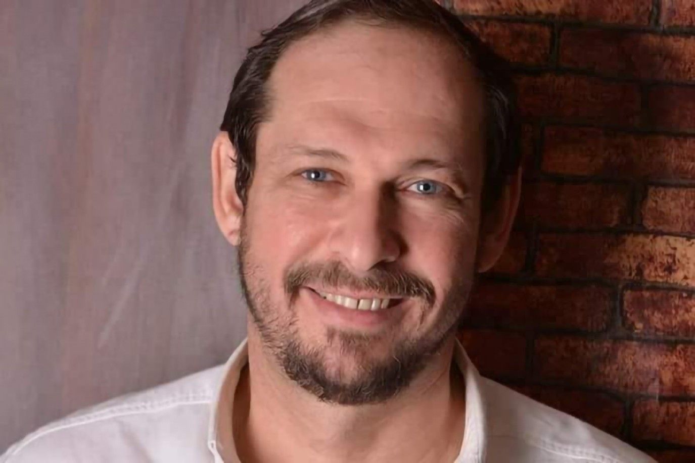 في يوم ميلاده الـ 60.. أيمن الشيوي ومسيرة من الفن الذي لا يقلد