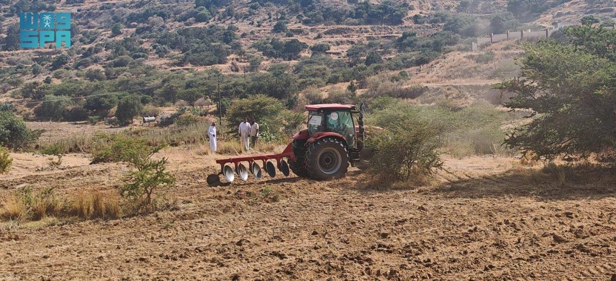 "بيئة الباحة" تعيد حرث مساحة 858 م3 تضم 393 مزرعة