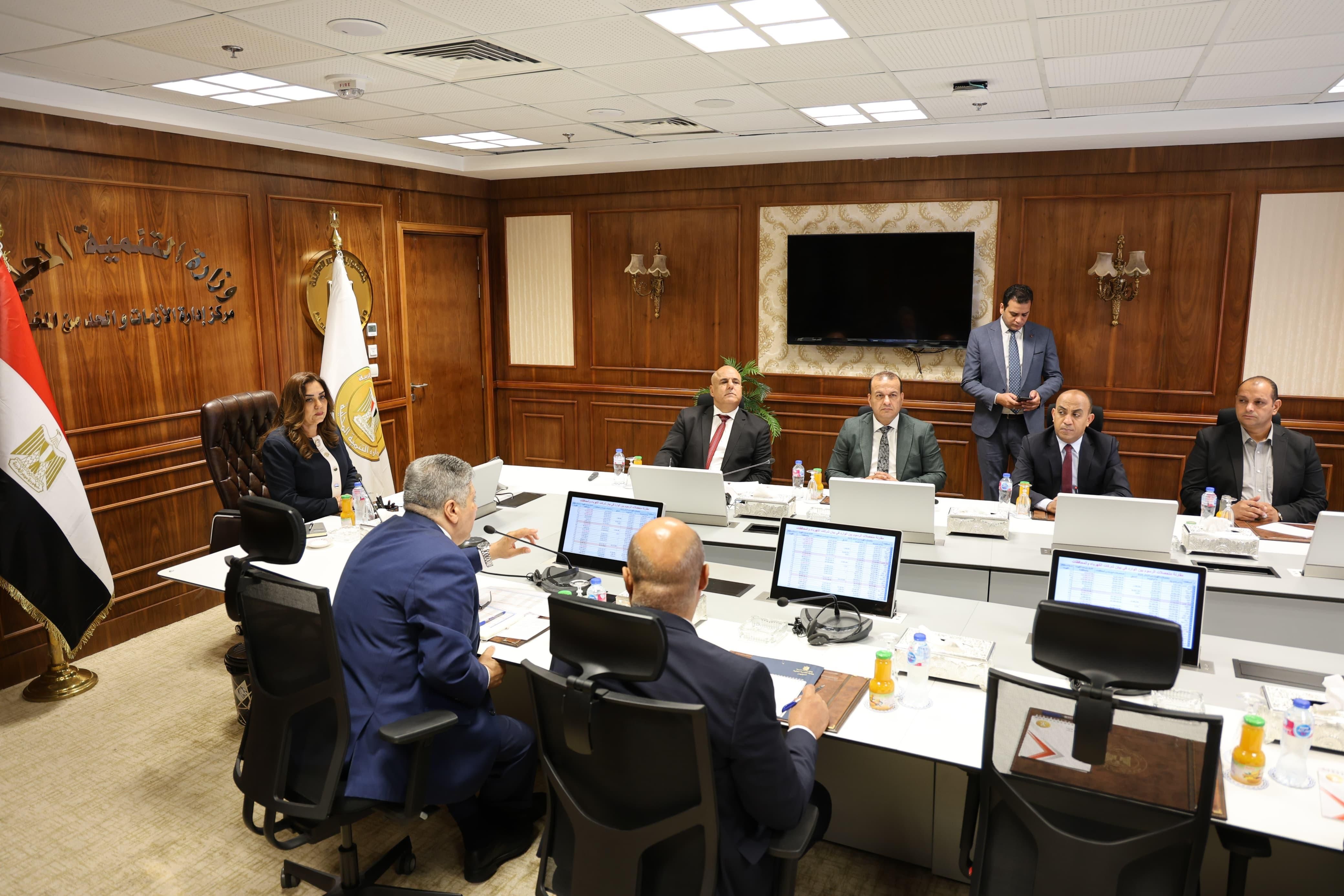 وزيرة التنمية المحلية تتابع مع سكرتيري عموم المحافظات مستجدات ملفات التصالح