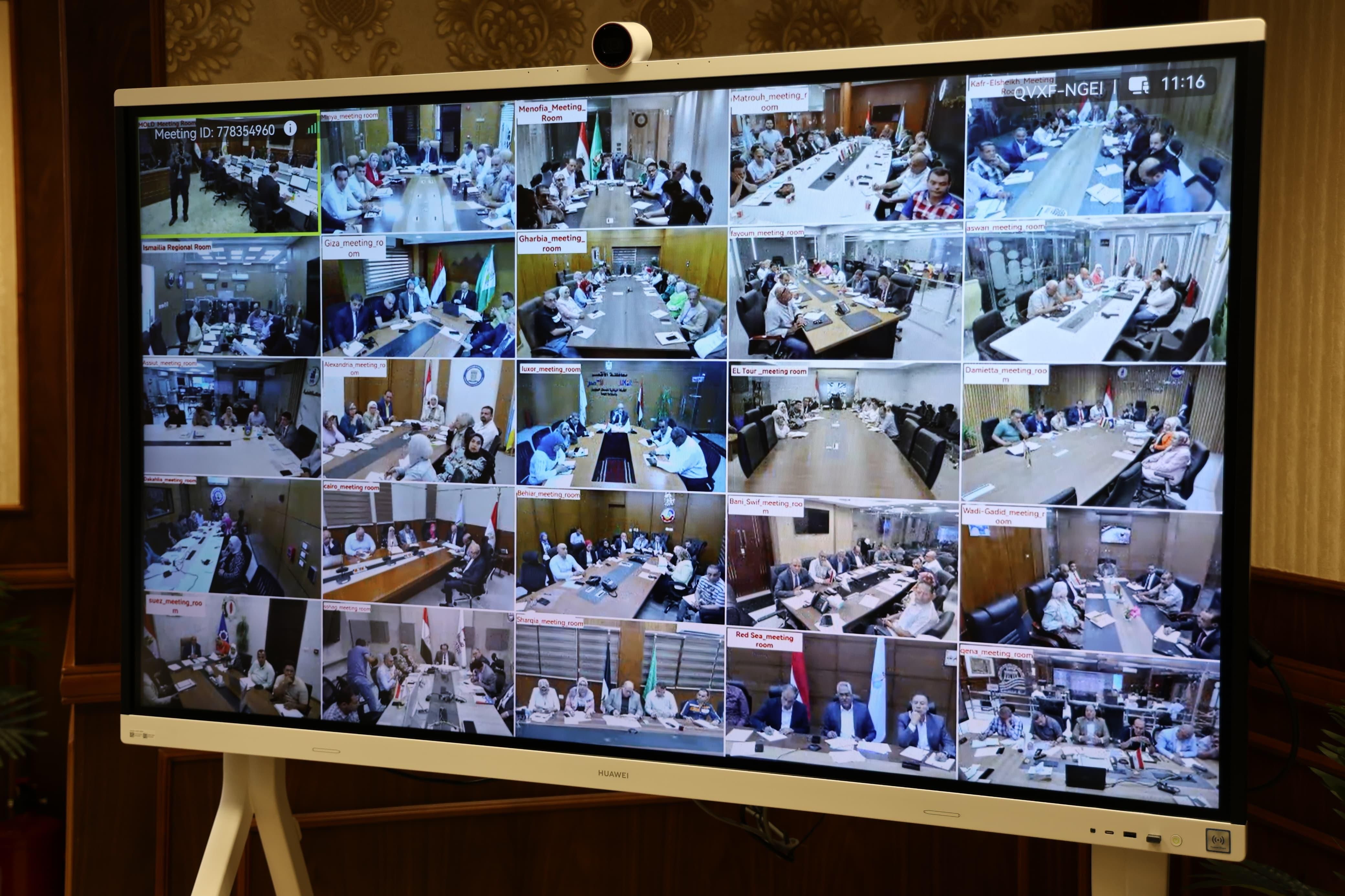 وزيرة التنمية المحلية تتابع مع سكرتيري عموم المحافظات مستجدات ملفات التصالح