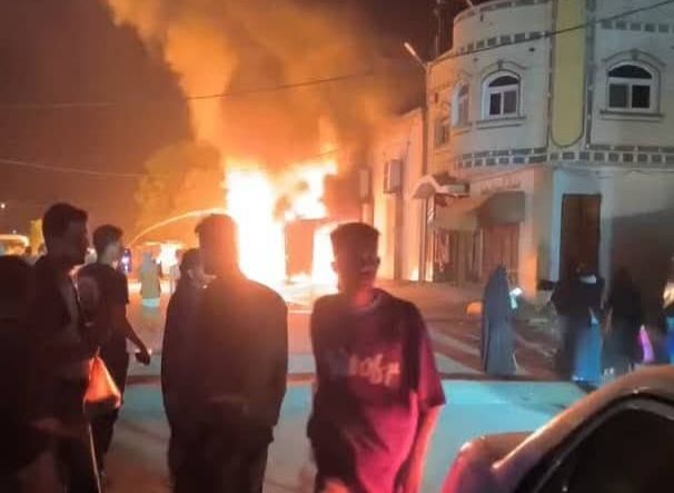 لحج.. اندلاع حريق هائل في قاعة أفراح خلال حفل زفاف بمنطقة "صبر"