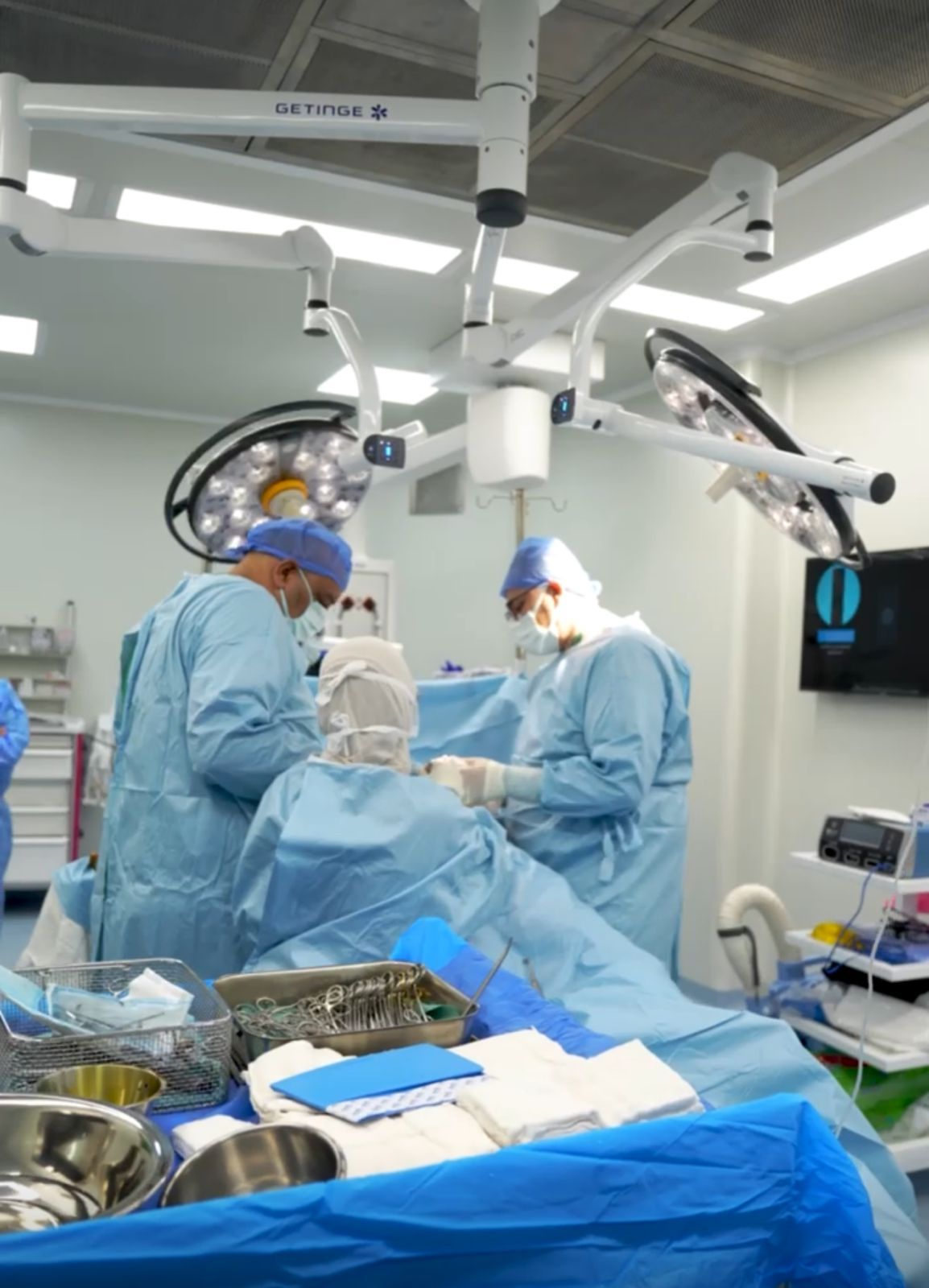 من النار إلى النور.. ولادة الطفل يحيي بمعجزة إلهية فى «مستشفى الناس» بعد إصابة الأم بحروق خطيرة