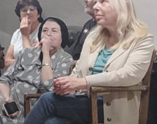 إيران يجبر زوجة نتنياهو للاختباء في ملجأ عام.. هذا ما فعله العامة بها (صور)