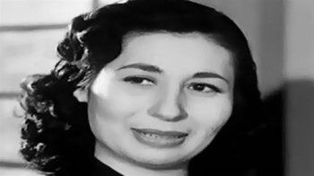 ممثلة لبنانية عرفت بـ"خطافة الرجال".. أشهرت إسلامها وطلبت حرق كل أعمالها