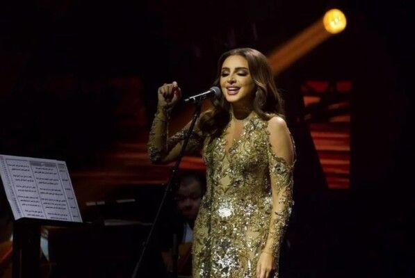 أنغام توقف حفلها في الكويت بسبب معجب وتخطف الأنظار بما فعلته