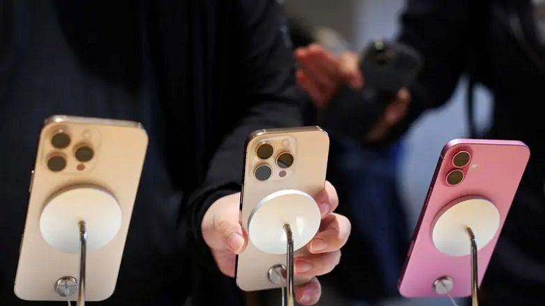 الامارات | تعرَّف على المفاجأة .. أبل تطلق خاصية شحن جديدة في هواتف آيفون