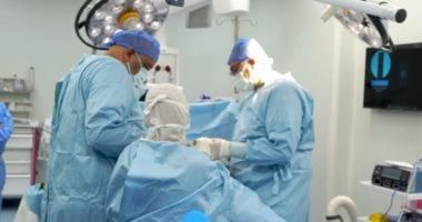 من النار إلى النور.. ولادة الطفل يحيي بمعجزة إلهية فى «مستشفى الناس» بعد إصابة الأم بحروق خطيرة