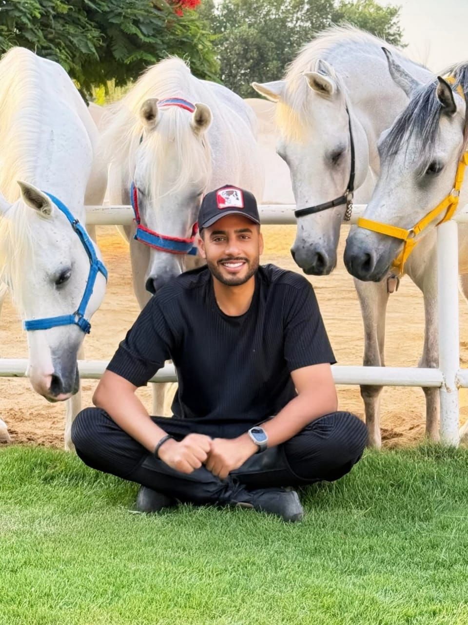 عصام السقا وسط الخيول العربية معلقا: سبحان من خلق