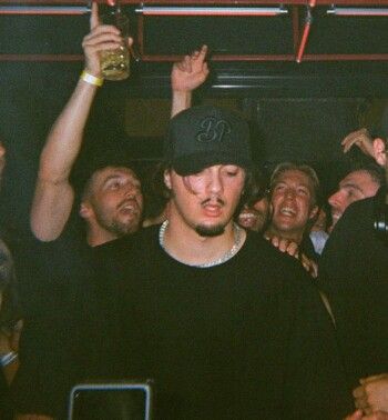 بعد 20 عاماً... أغنية "إنت إيه" لـ نانسي عجرم تتألق بنبض إلكتروني من &Friends