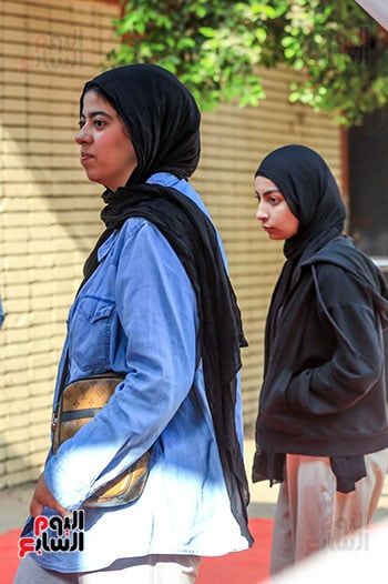 توافد طلاب الثانوية العامة النظام القديم على امتحان اللغة الأجنبية الثانية