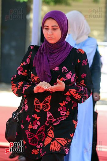 توافد طلاب الثانوية العامة النظام القديم على امتحان اللغة الأجنبية الثانية