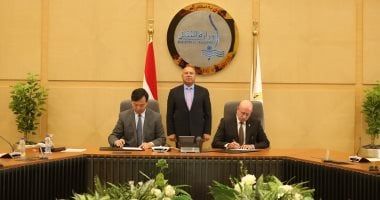 نائب رئيس الوزراء يشهد توقيع عقد بناء سفينتين جديدتين