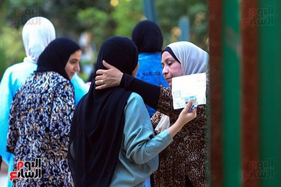 توافد طلاب الثانوية العامة النظام القديم على امتحان اللغة الأجنبية الثانية